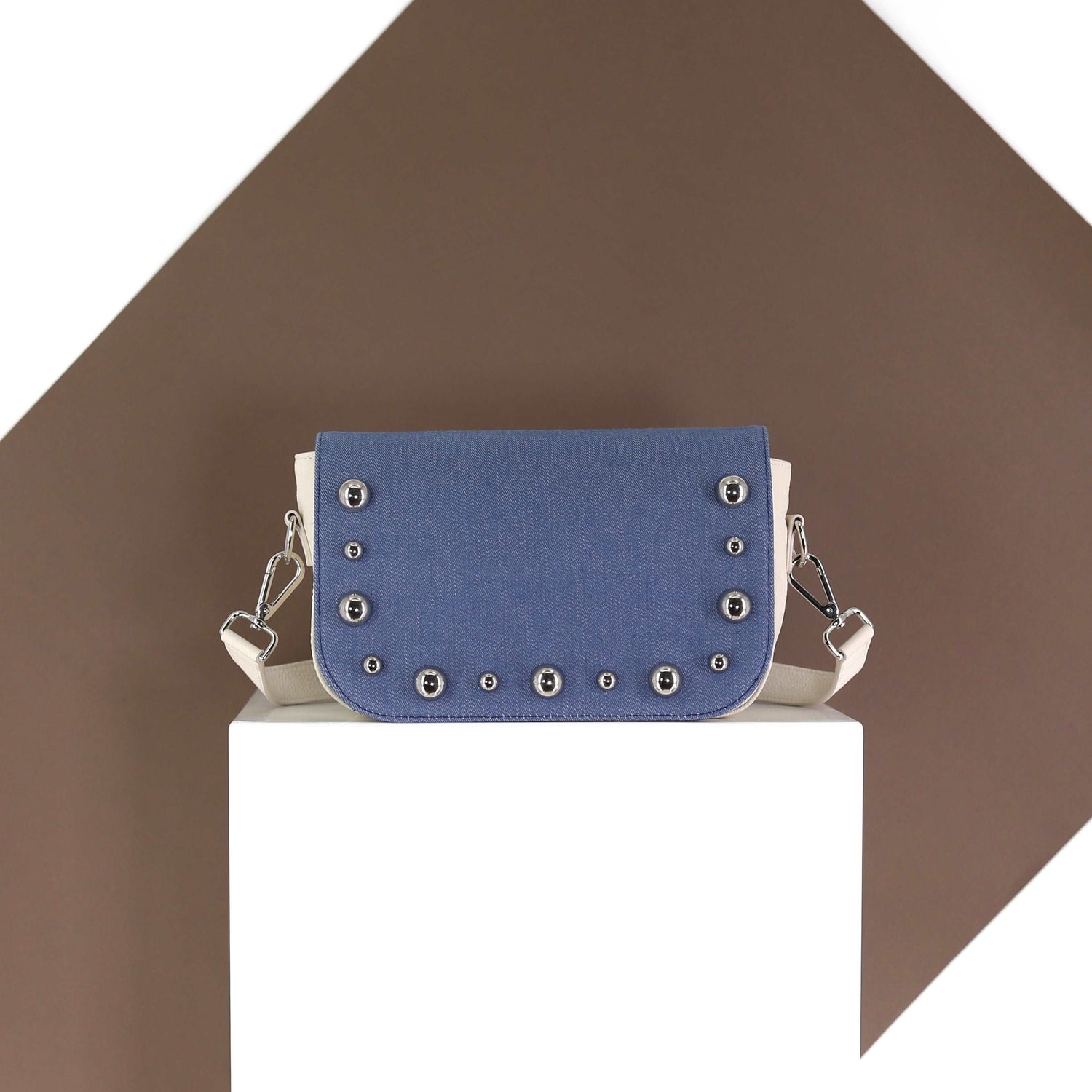 BRONX flap in a light blue jeans fabric with studs small