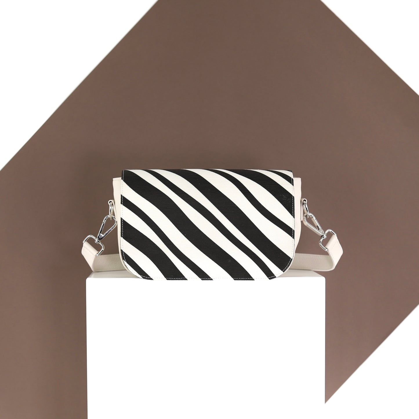 WAVES flap fabric black off-white small