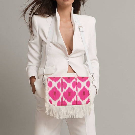 Choose a EMILIA bag in white , beige or caramel and add a BAZAAR flap in pink