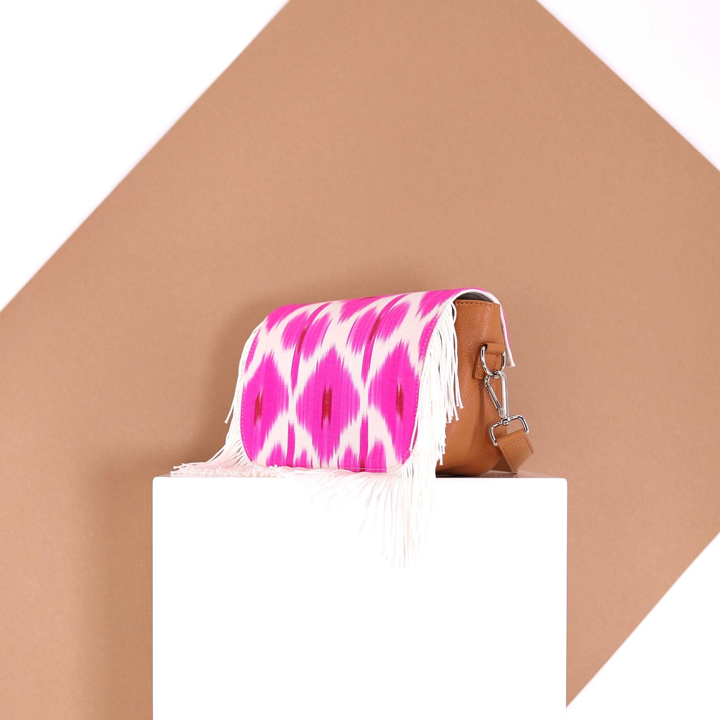 BAZAAR flap silk neon pink small