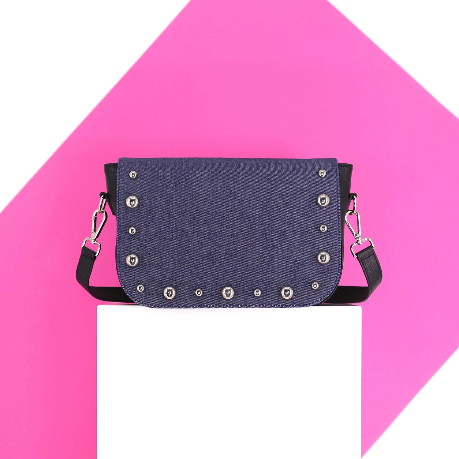 BRONX flap in a dark blue jeans fabric with studs medium