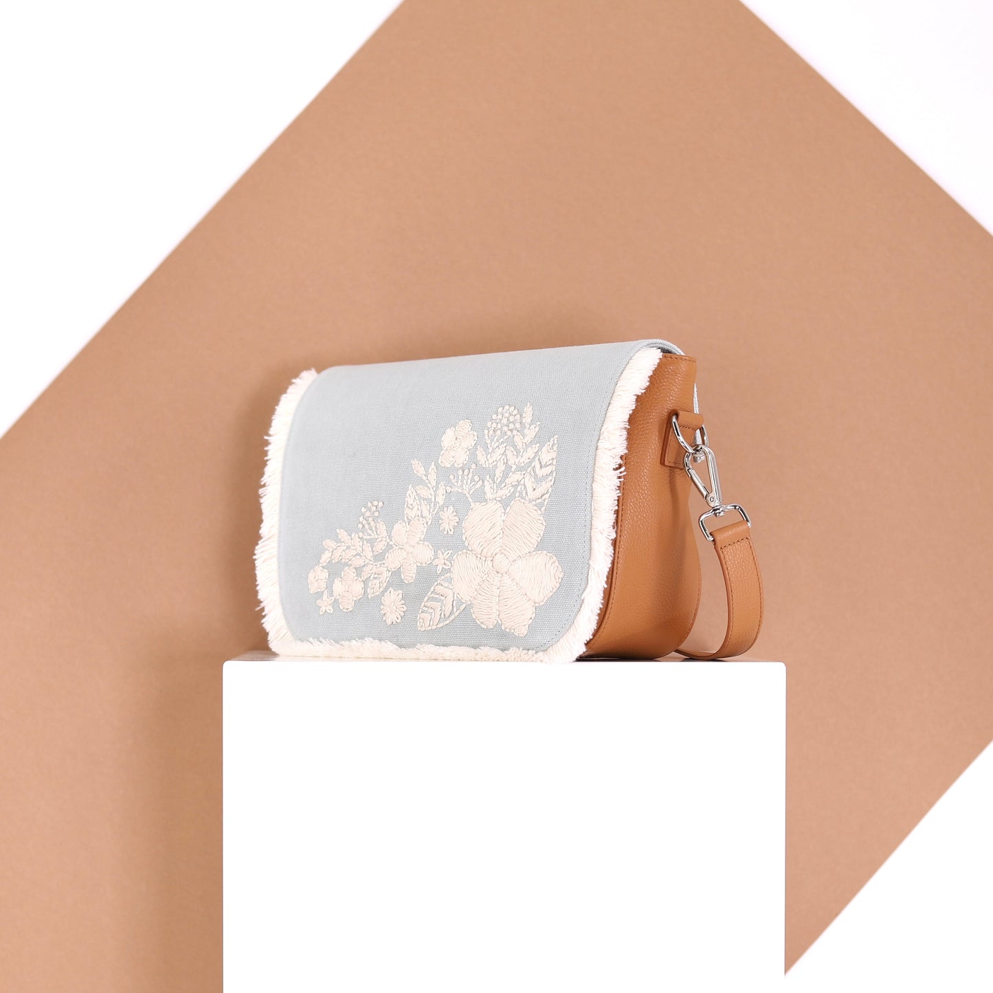 EMILIA Handtasche aus echtem Leder in caramel  medium