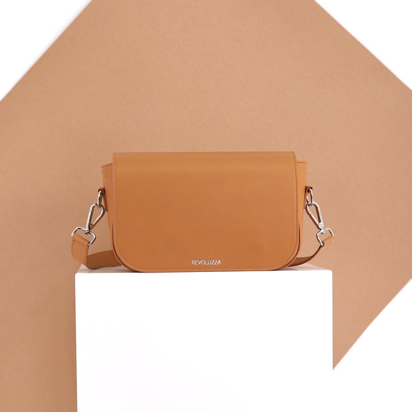 SIMPLY MODERN Klappe aus Leder in der Farbe caramel  small