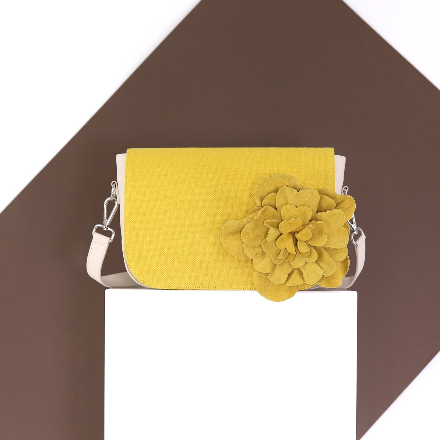 EMILIA Handtasche aus echtem Leder in beige,  medium