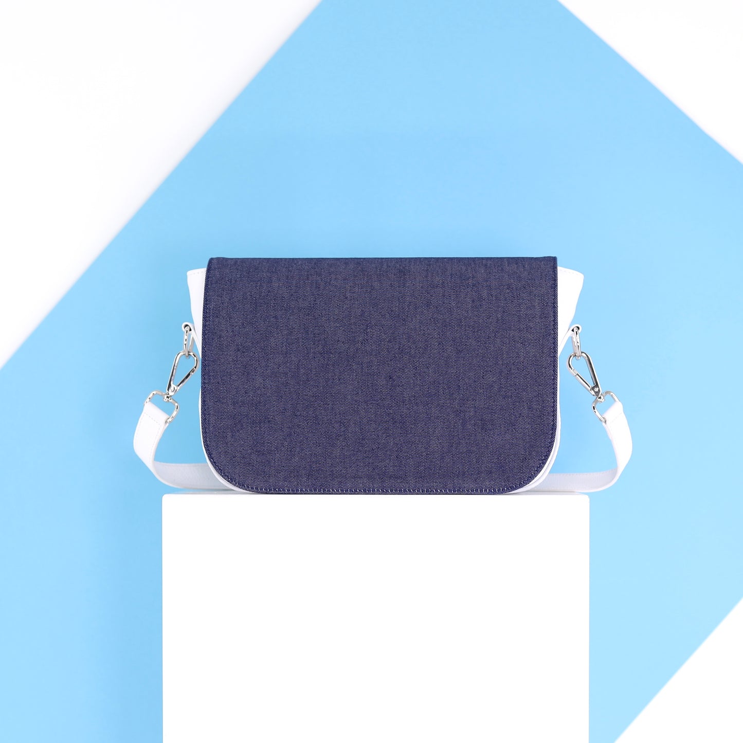 SIMPLY MODERN flap in a dark blue jeans fabric medium