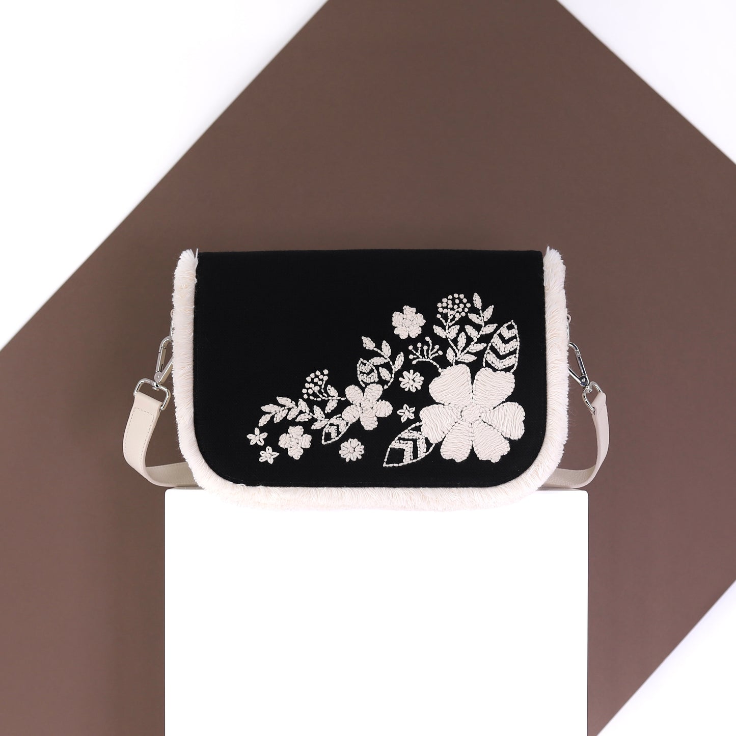 LOVELY flap black off-white flower broderie medium