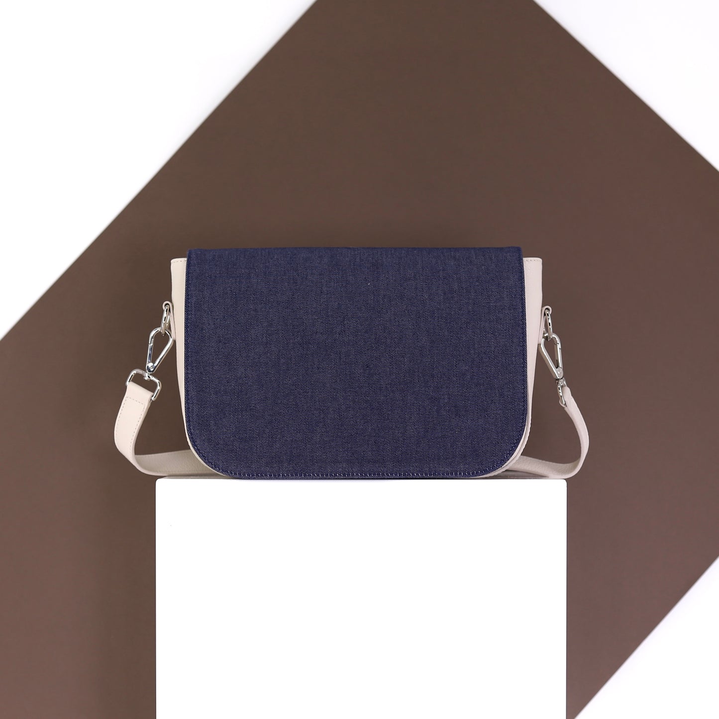 SIMPLY MODERN flap in a dark blue jeans fabric medium