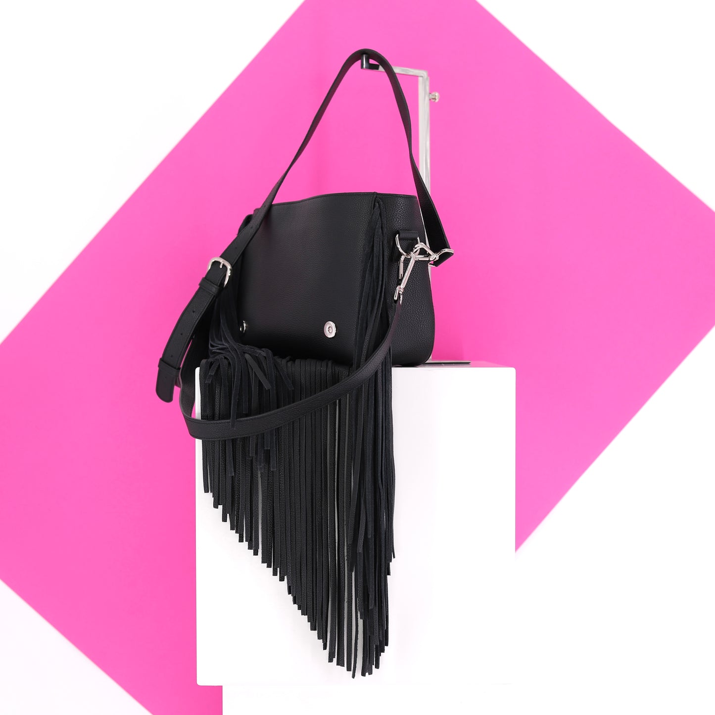 GABRIELLE Handtasche mit Fransen aus Leder in schwarz medium