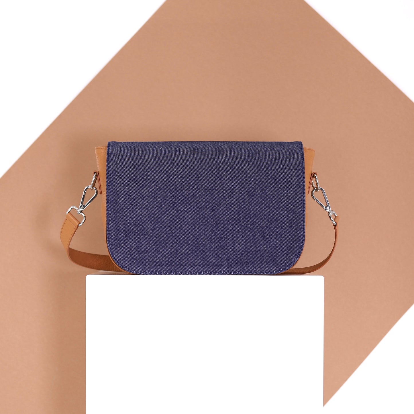 SIMPLY MODERN flap in a dark blue jeans fabric medium