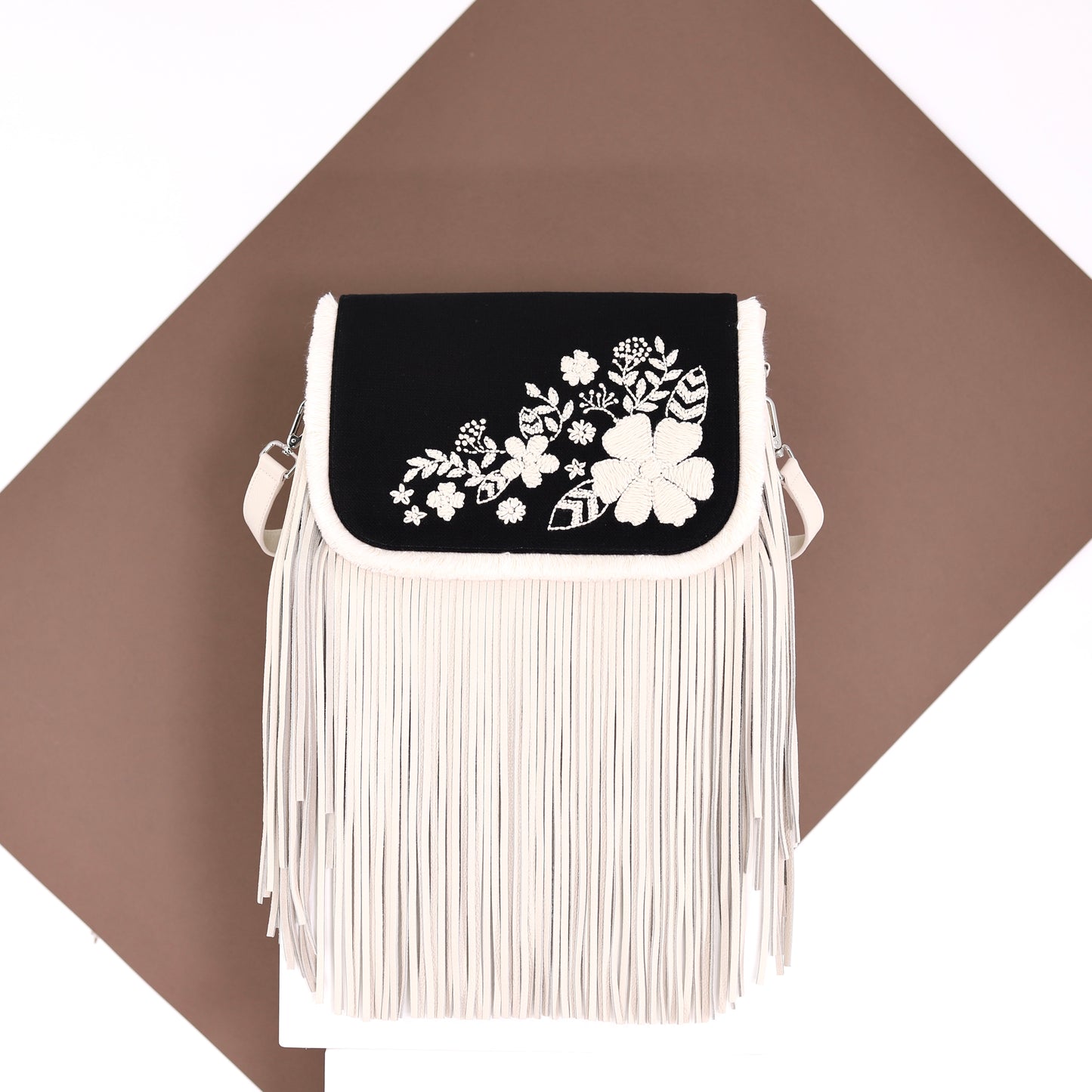 LOVELY flap black off-white flower broderie medium